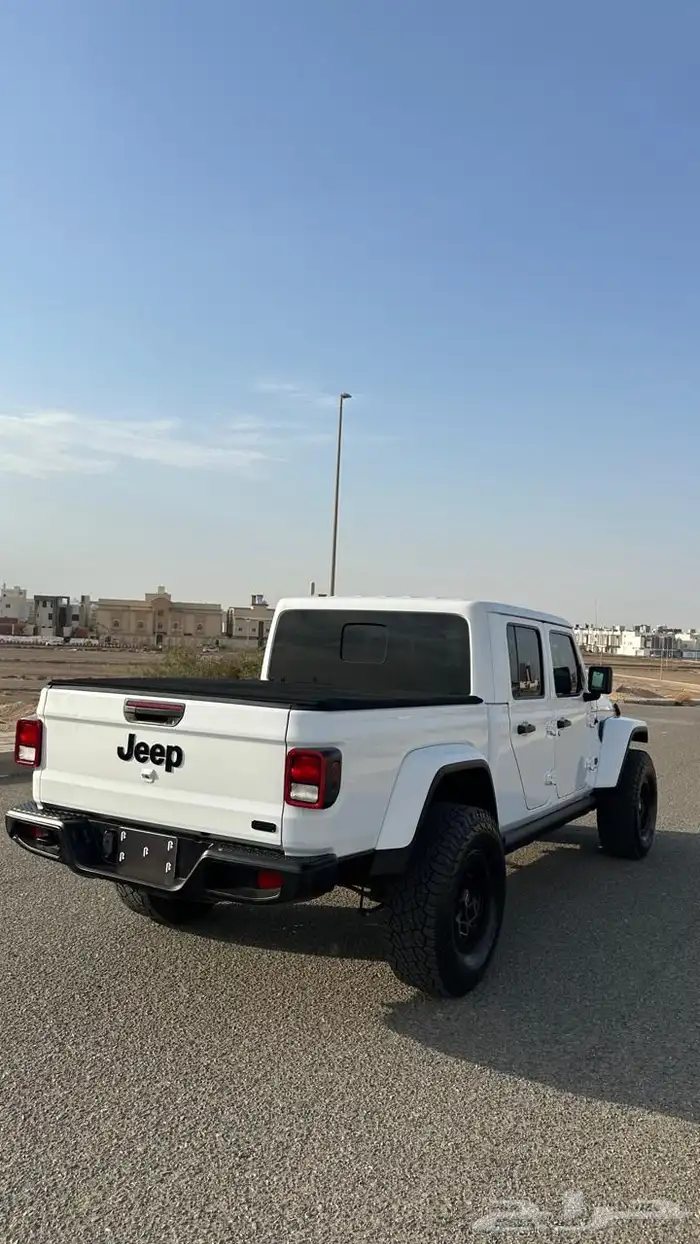 jeep gladiator جيب جلاديتور نظيف جد ا 4