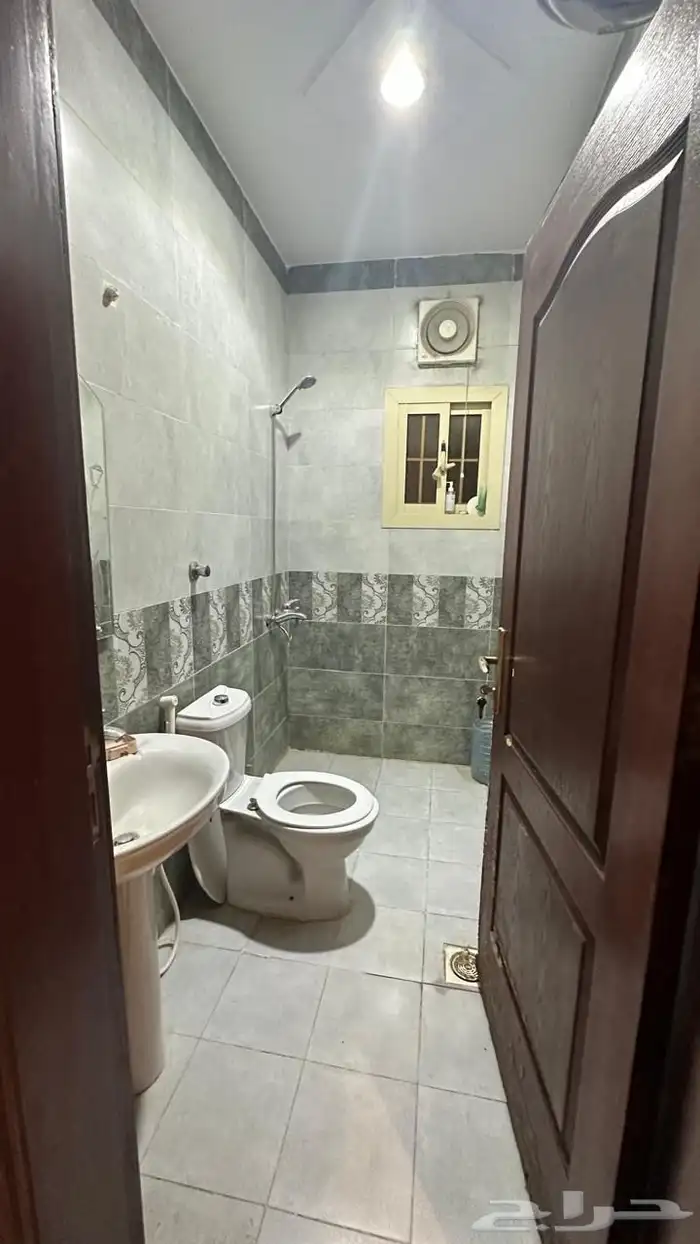 شقة روف 5 غرف وسطح بحي التيسير شهري 15