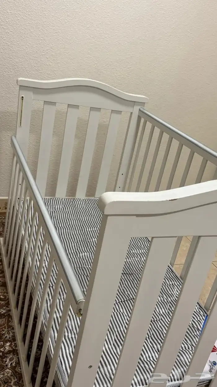 سرير اطفال ابيض الجبيل البلد 2