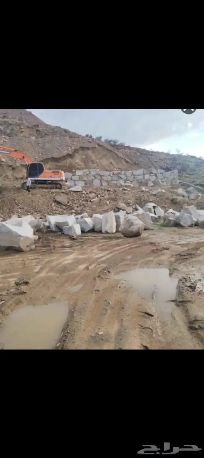 بكلين لبناء الثمايل الحجر وقص الاراضي وفتح خطوط وتسوية مزارع 0