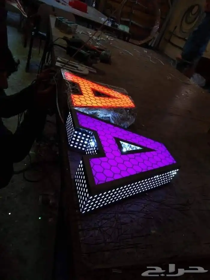 خطاط دعايه و اعلان وزجاج سكريت 2