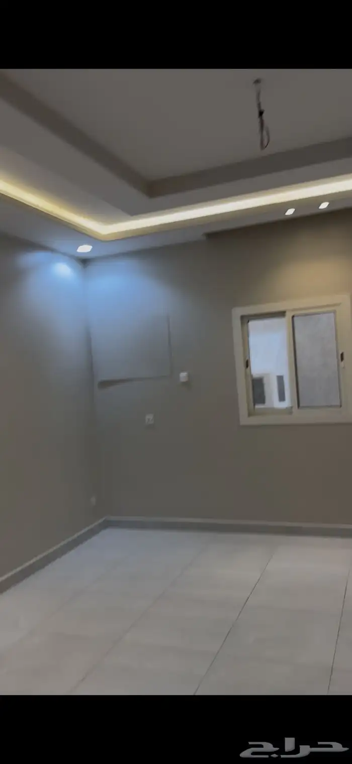 شقة روف بتشطيب ممتاز   للايجار  ولي العهد 2