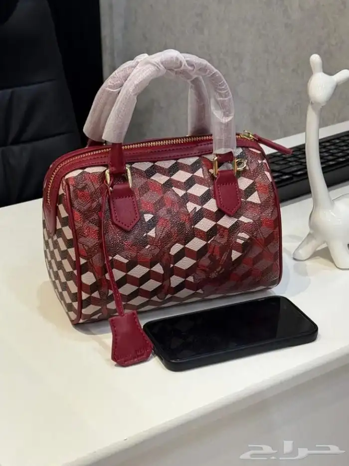 شنط درجه أولى وسكارف رجالي تنفع هداياأهدومن تحبون السعر170 4