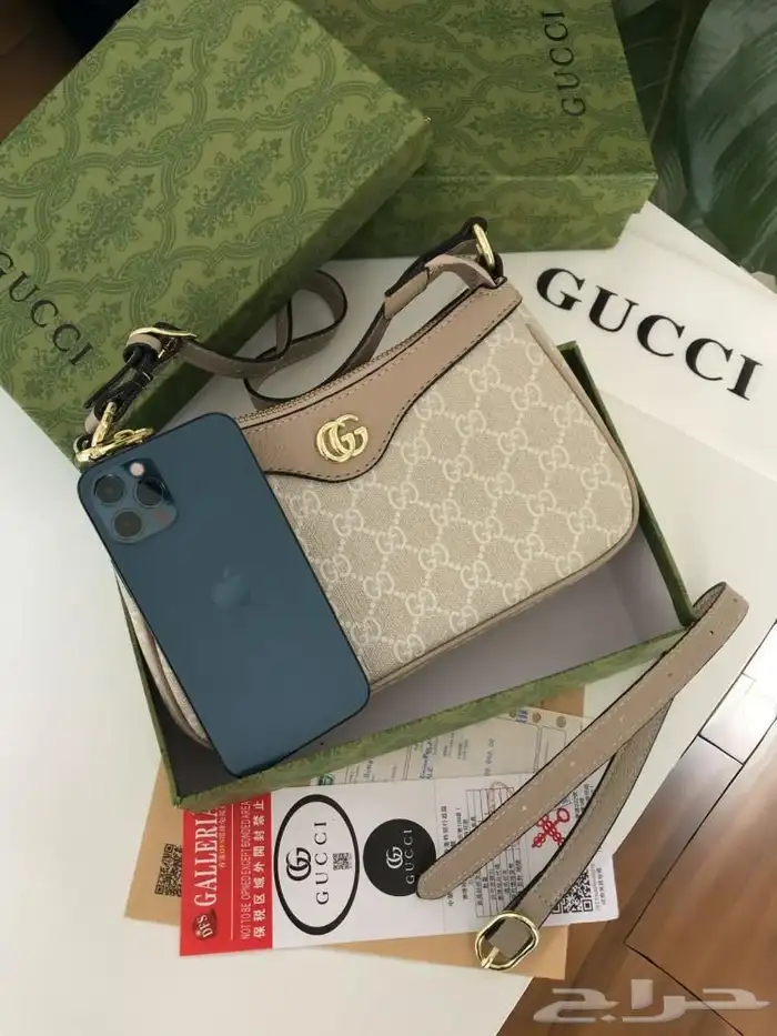 شنط درجه أولى وسكارف رجالي تنفع هداياأهدومن تحبون السعر170 40