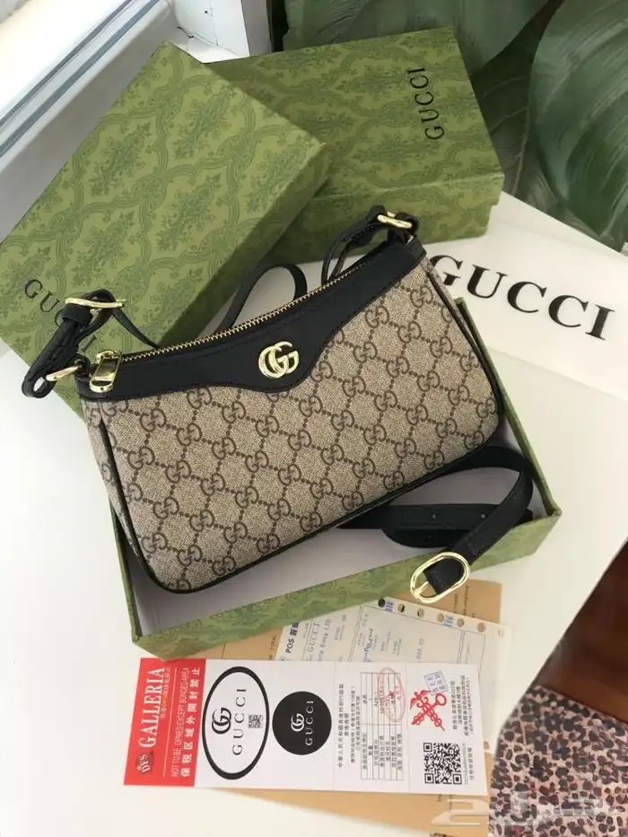 شنط درجه أولى وسكارف رجالي تنفع هداياأهدومن تحبون السعر170 43