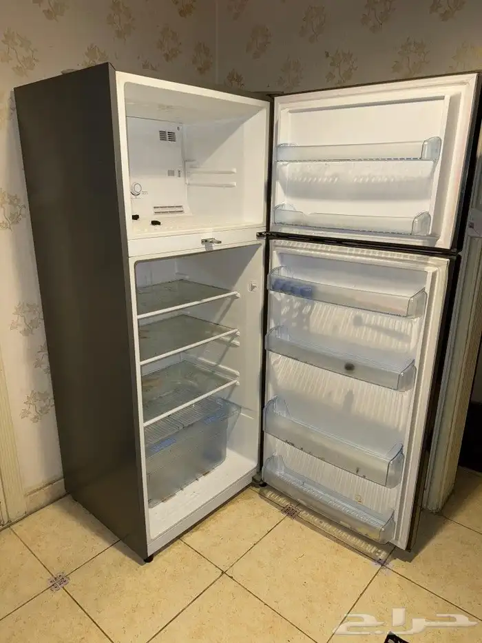 للبيع ثلاجه تحتاج كمبريسر 0