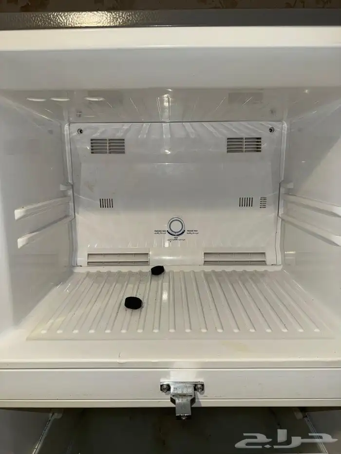 للبيع ثلاجه تحتاج كمبريسر 3