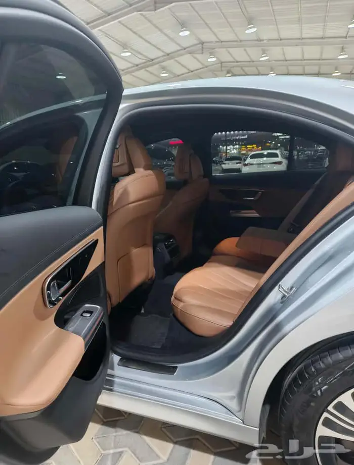 مرسيدس E200 2025 12