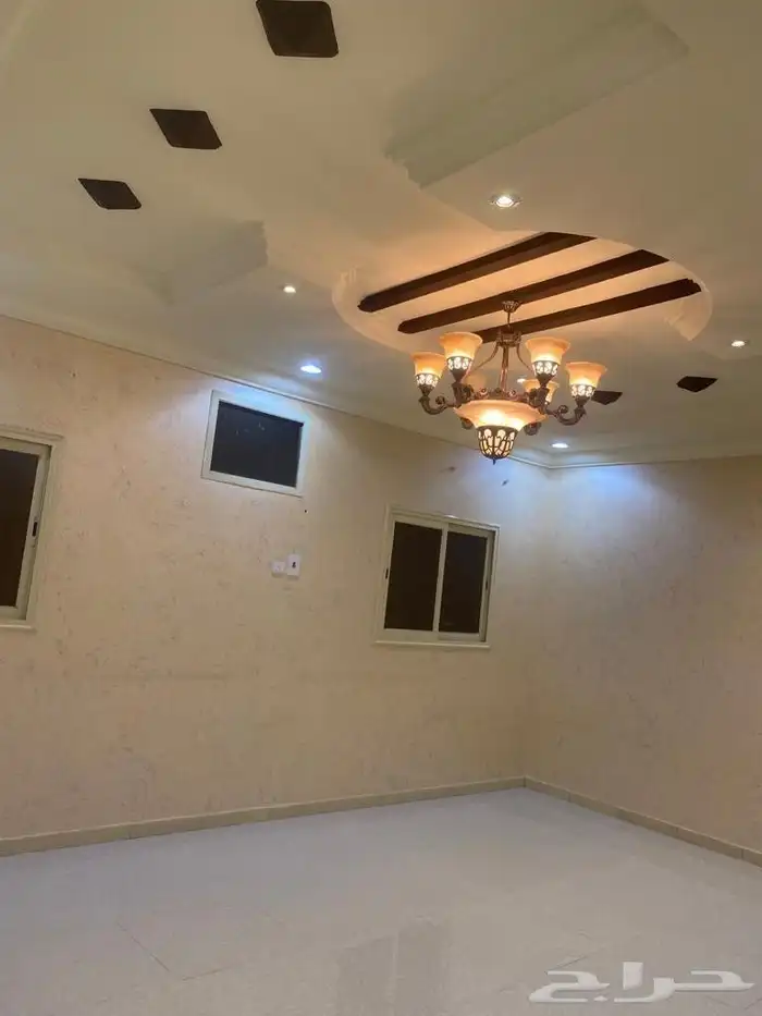 شقة نظيفة للايجار بلاطة 5 غرف 9