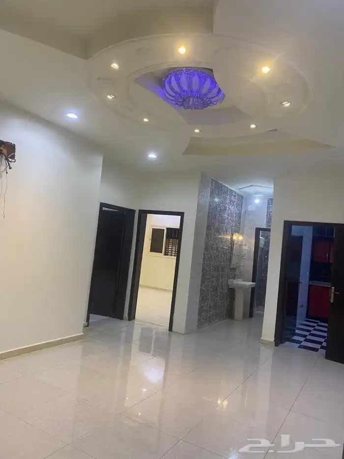 شقة نظيفة للايجار بلاطة 5 غرف 7