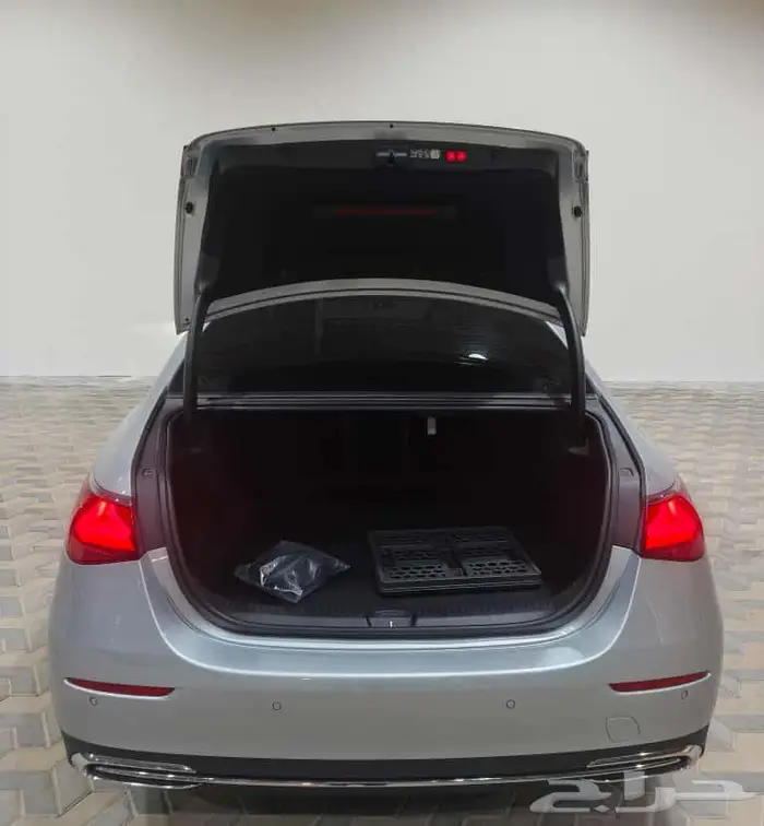 مرسيدس E200 2025 13