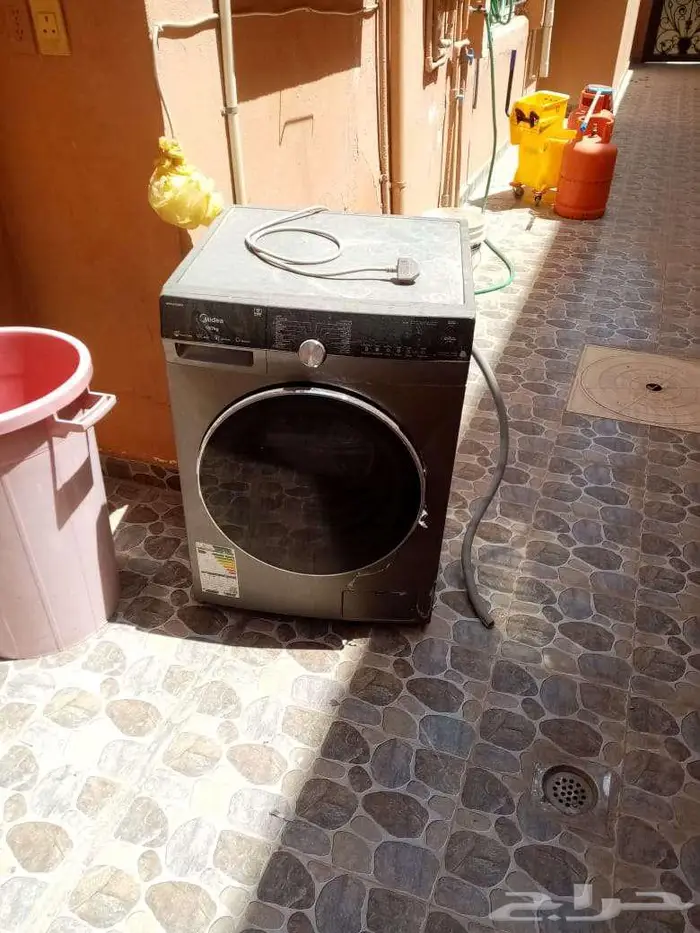 للبيع غسالة ميديا 10 كيلو مع كنبة midea 6