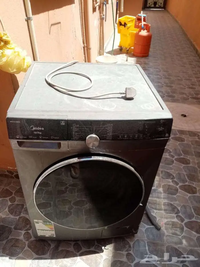 للبيع غسالة ميديا 10 كيلو مع كنبة midea 5