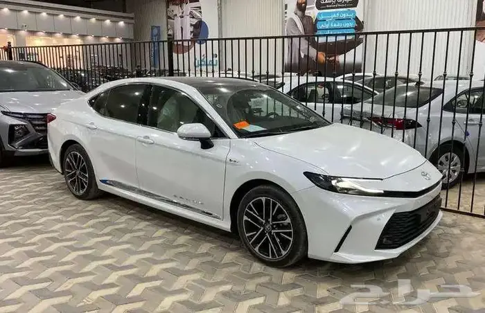 تويوتا كامري LE هايبرد 2025 اصفار 7