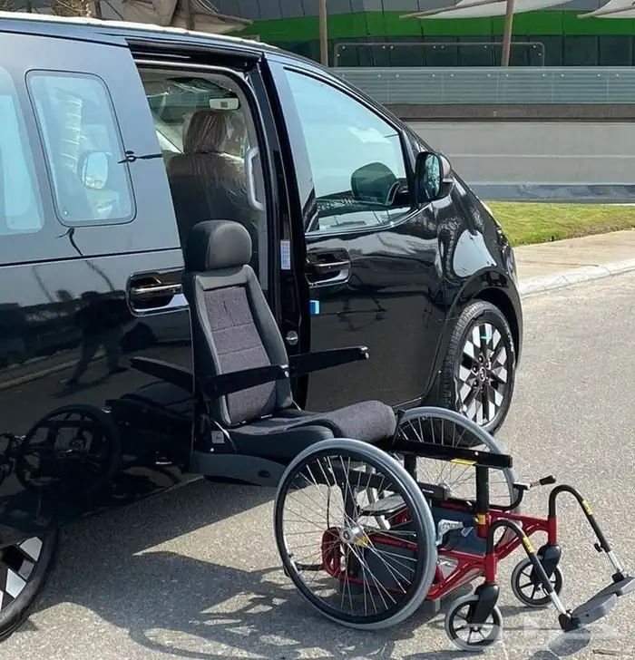 كرسي سيارة متحرك كهربائي ل كبار السن و احتياجات خاصة و الهمم 0