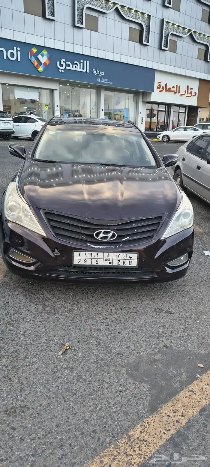 للبيع سيارة ازيره 2012 اتوميتك فحص جديد واحد سنه 9