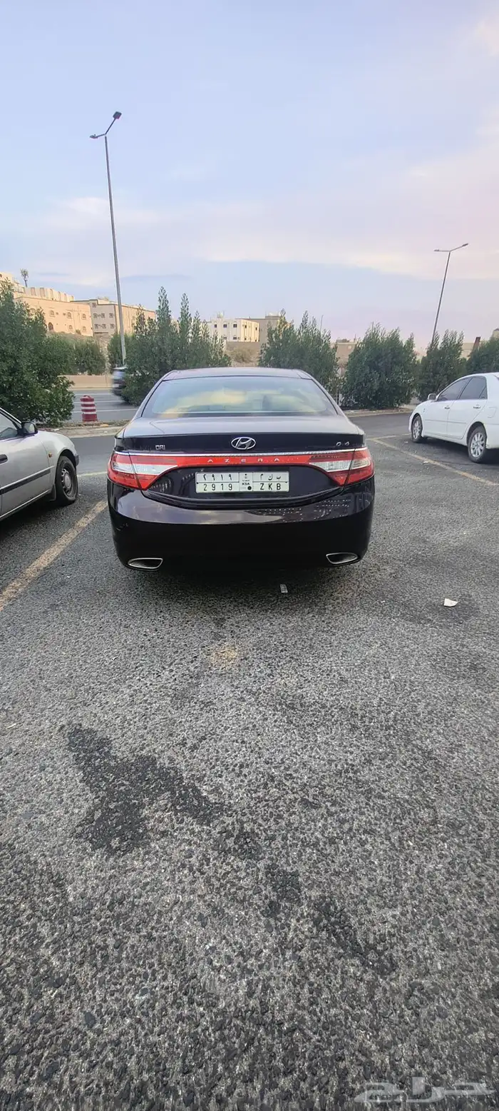 للبيع سيارة ازيره 2012 اتوميتك فحص جديد واحد سنه 10