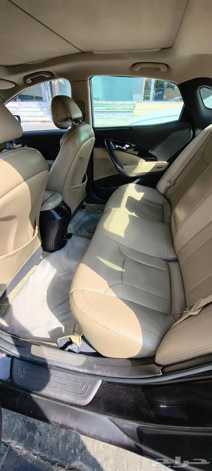 للبيع سيارة ازيره 2012 اتوميتك فحص جديد واحد سنه 8