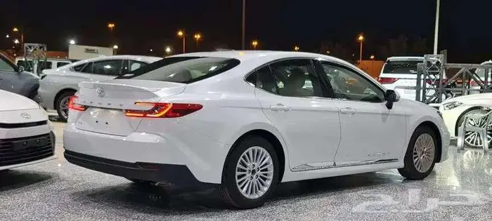تويوتا كامري LE بنزين 2025 1