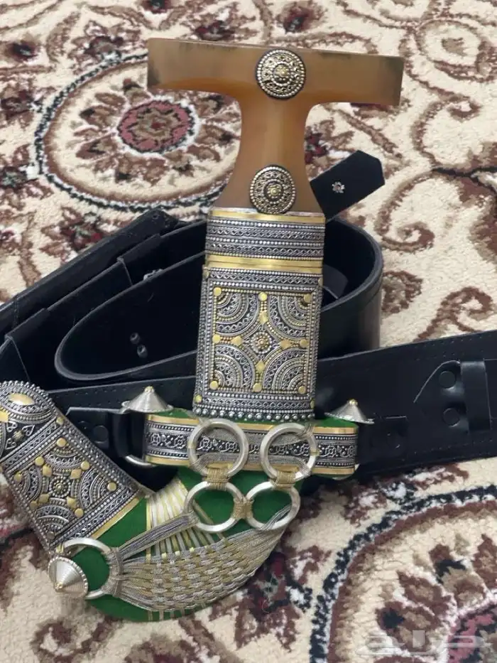 اعرض لكم خنجرين حك زراف الصب فضه الموقع الحرجه 0