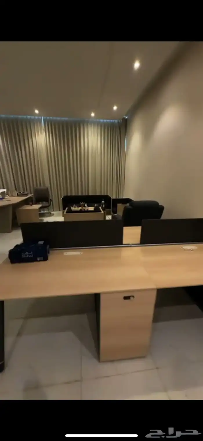 تقبيل مكتب 3