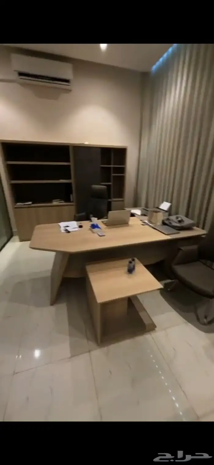 تقبيل مكتب 4