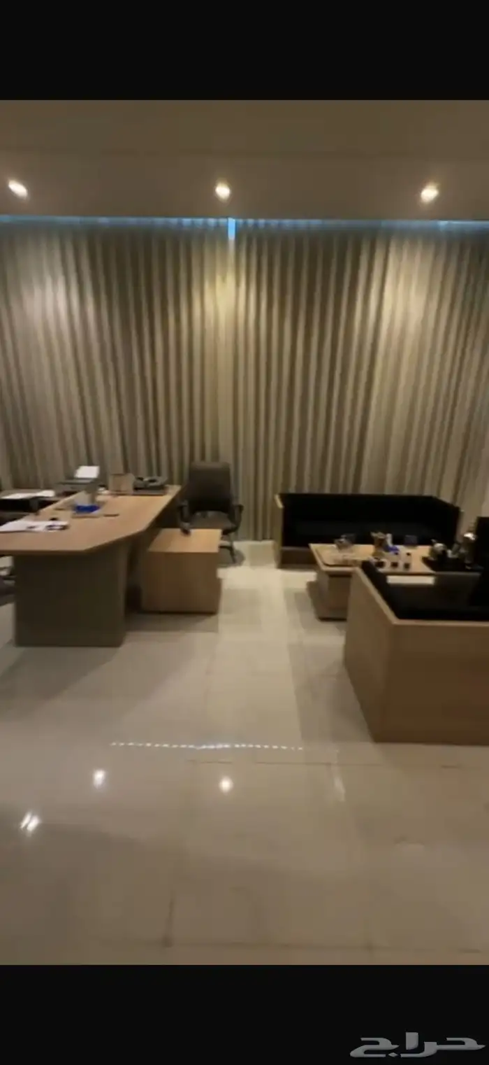 تقبيل مكتب 1