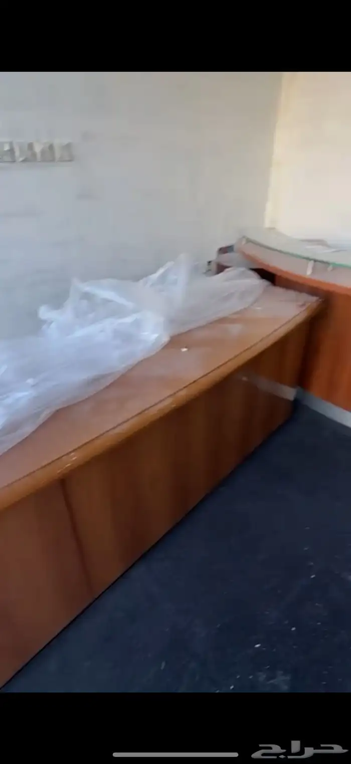 اثاث مكتبي 10 قطع مع بارتشن وطاوله استقبال ودواليب وطاولات 6