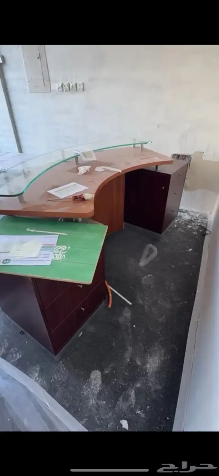 اثاث مكتبي 10 قطع مع بارتشن وطاوله استقبال ودواليب وطاولات 7