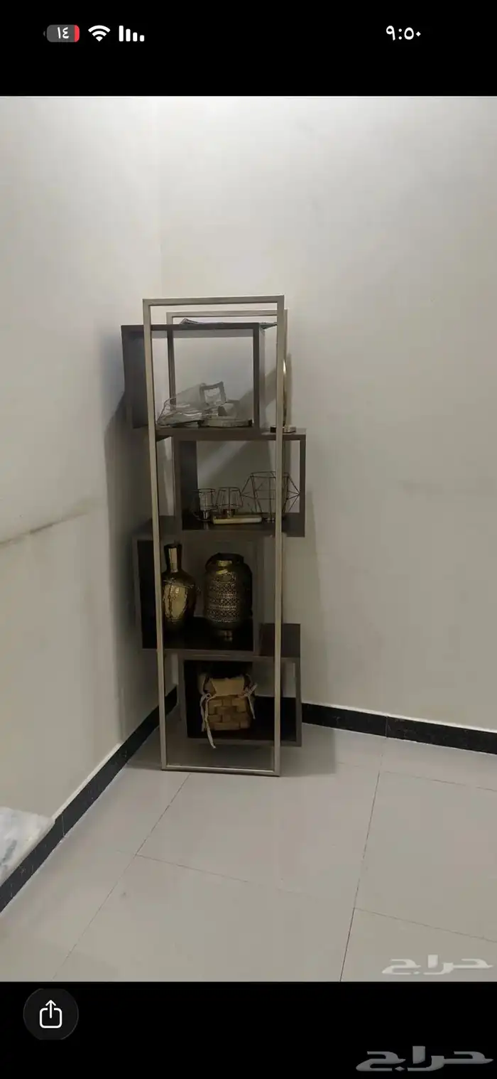 للبيع سجادتين وطاولات ومكتبه ودولاب وجلسه 0