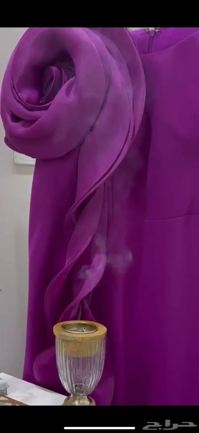 فستان من براند بيرلا 1