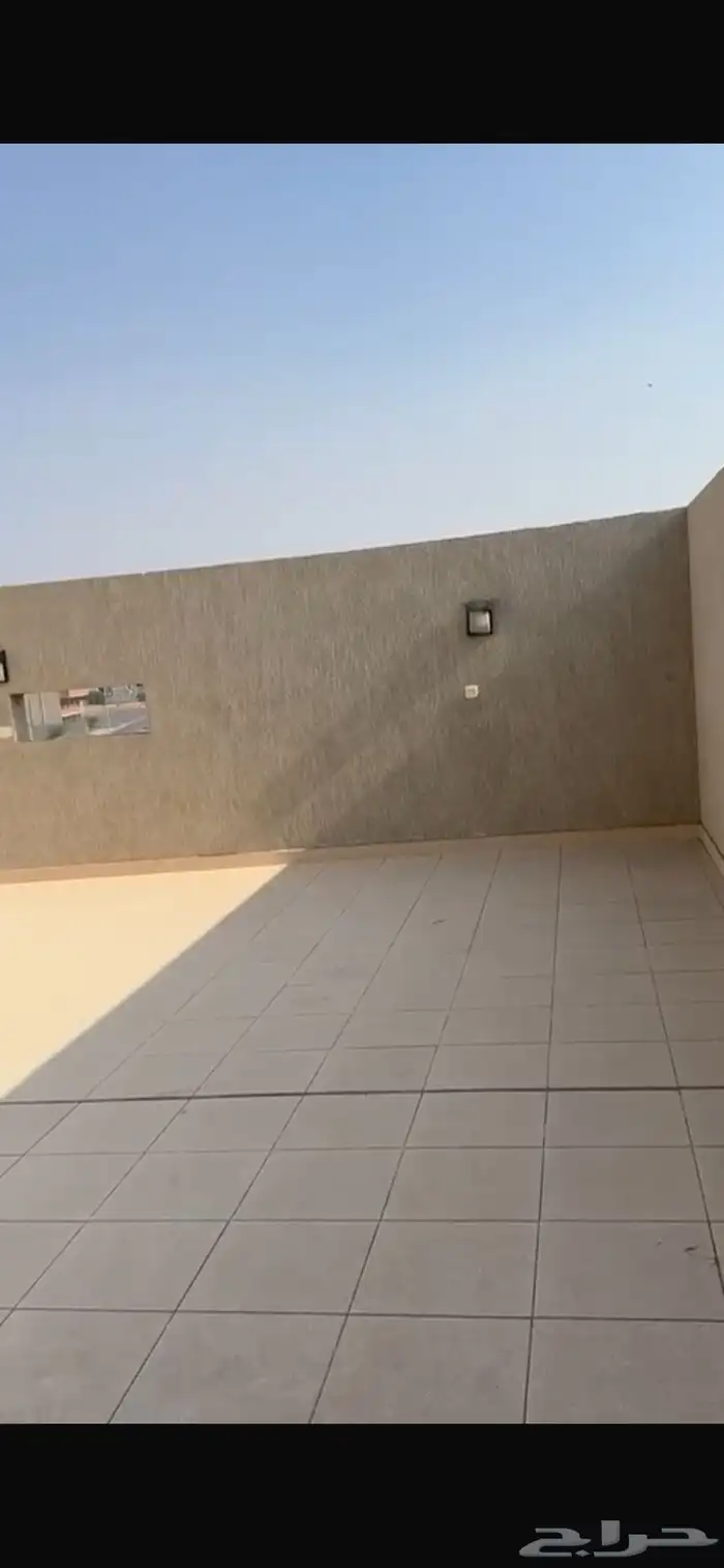 شقة روف بتشطيب ممتاز   للايجار  ولي العهد 4