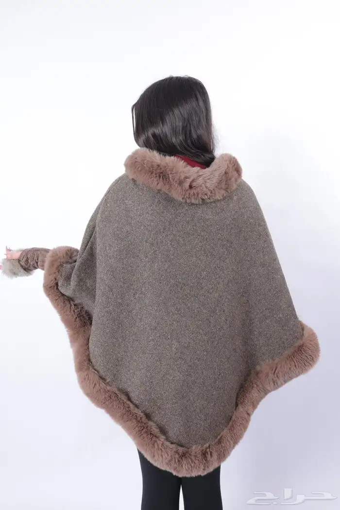 شالات شتويه خامه صوف بأطراف فرو مع تطريز الاسم حسب الطلب 7