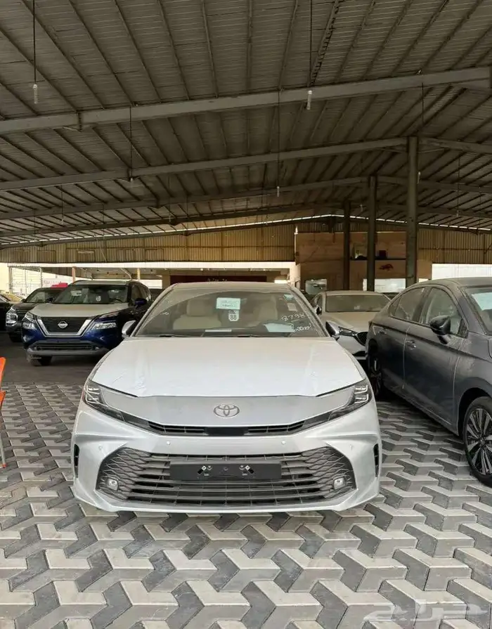 تويوتا كامري LE هايبرد 2025 اصفار 3