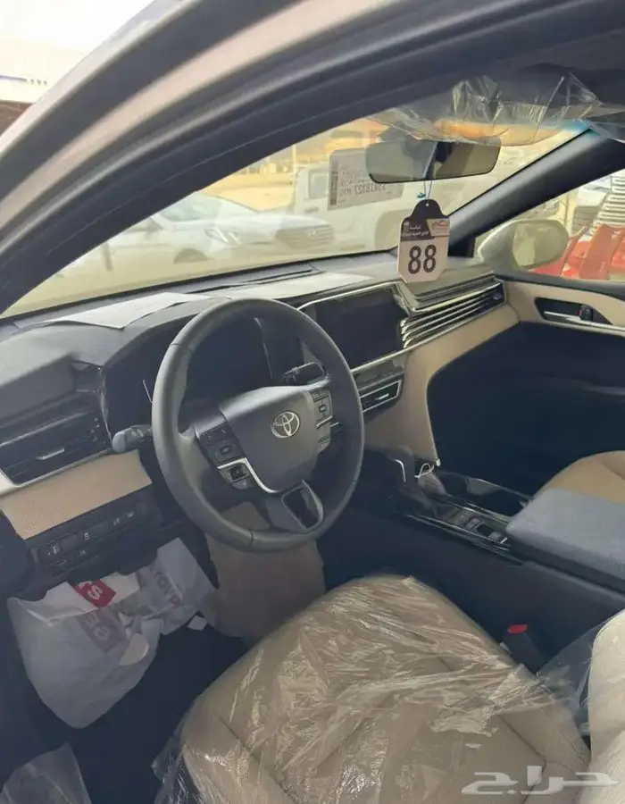 تويوتا كامري LE هايبرد 2025 اصفار 4