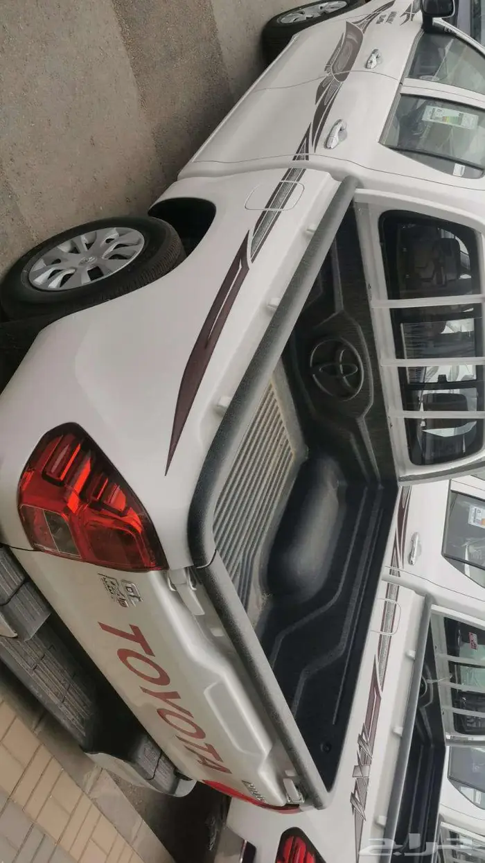 تويوتا هايلوكس غمارتين GL ديزل 2025 5