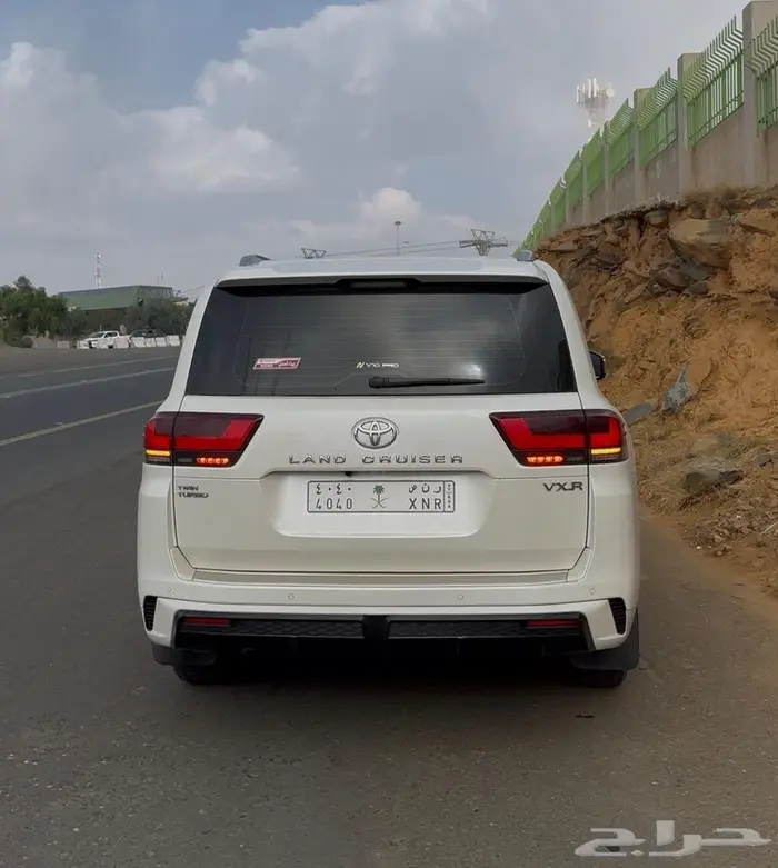 تويوتا لاندكروزر VX 2023 سعودي وكالة فل كامل 1
