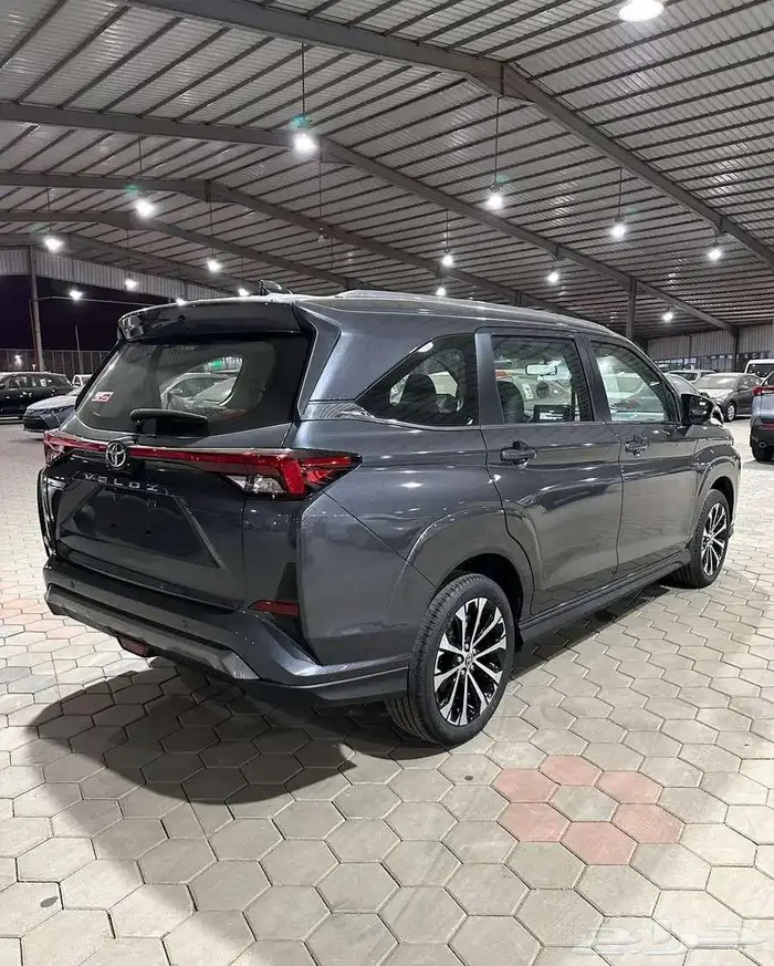 تويوتا فيلوز GLX بنزين 2025 23