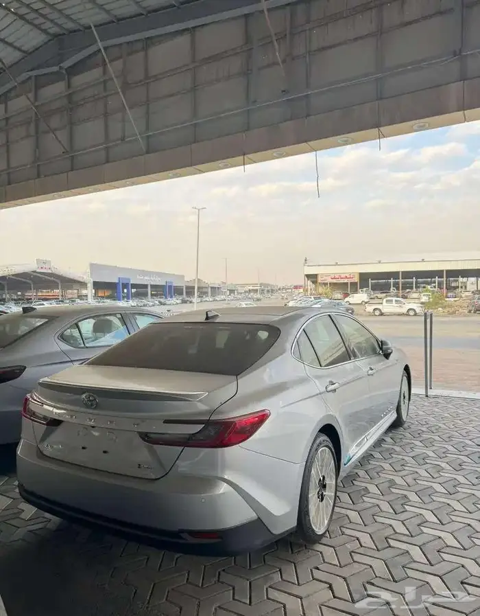 تويوتا كامري LE هايبرد 2025 اصفار 2