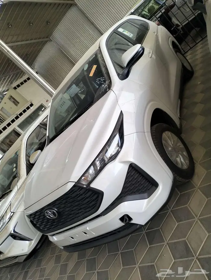 تويوتا انوفا GL 2.0 بنزين 2026 1