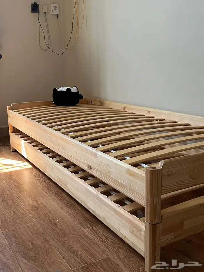 سرير خشب من ايكيا للبيع 4