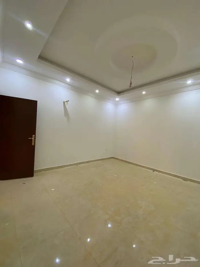 فيلا للإيجار في شارع أحمد بن خالد بن الجباب  حي الياقوت 10
