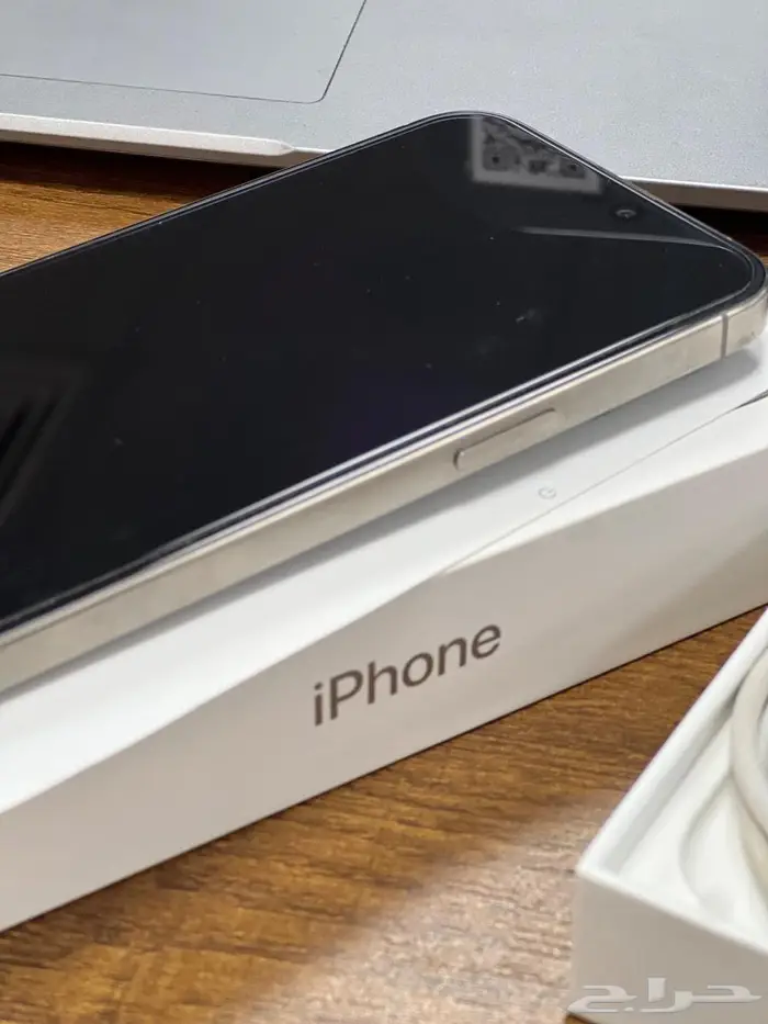 ايفون 15 بر وماكس تيتانيوم 256 3