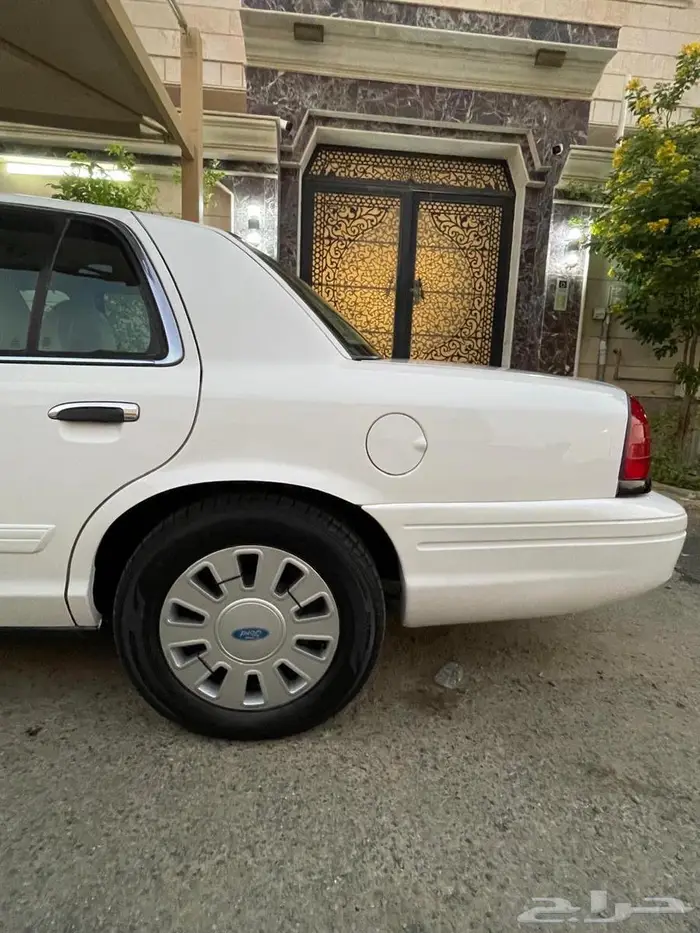 فورد كراون فكتوريا 2012 مخزن 24