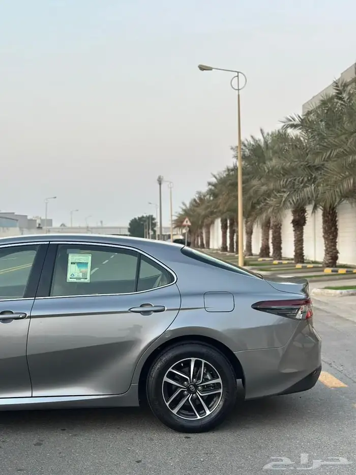 تويوتا كامري LE 2023 هايبرد 7