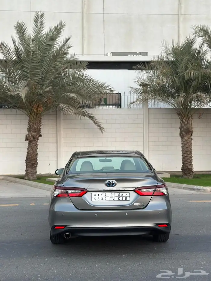 تويوتا كامري LE 2023 هايبرد 8
