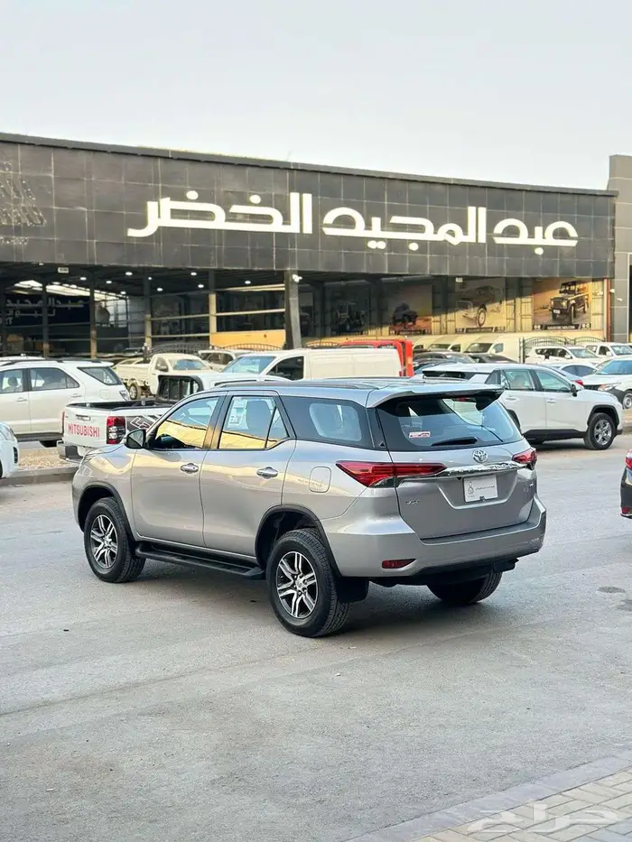 تويوتا فورتشنر VX موديل 2023 ستة سلندر 4
