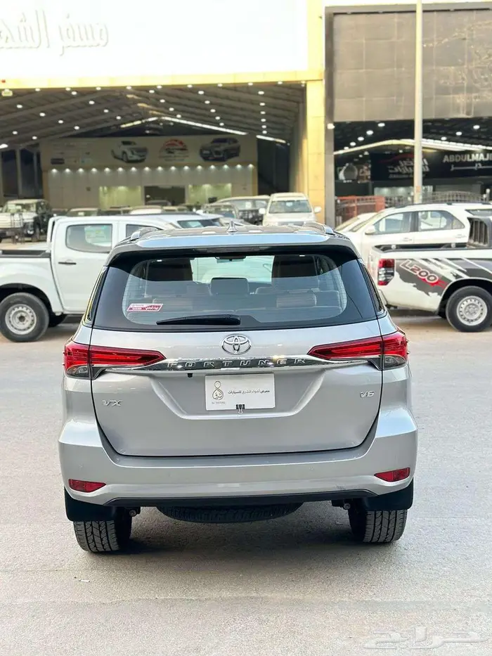 تويوتا فورتشنر VX موديل 2023 ستة سلندر 5