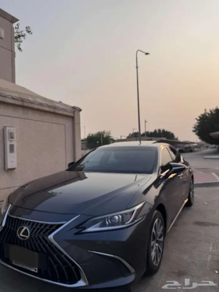 لكزس ES300h موديل 2024 للتنازل على بنك البلاد 4
