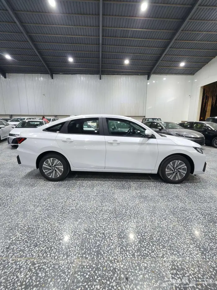 تويوتا يارس واي اكس بنزين 2026 السعر 70725 3